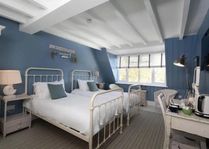Lulworth Cove Inn