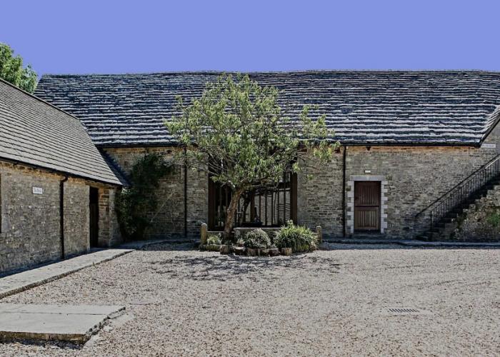 Kingston Country Courtyard