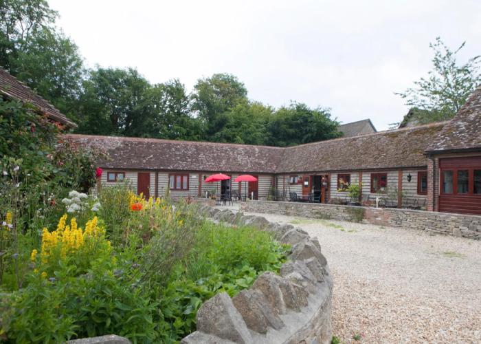 Kingston Country Courtyard