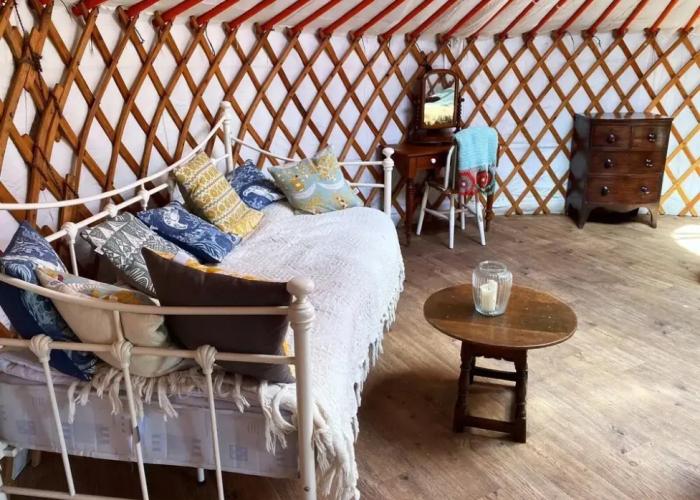 Beautiful Rural Yurt With Wood Fired hot tub