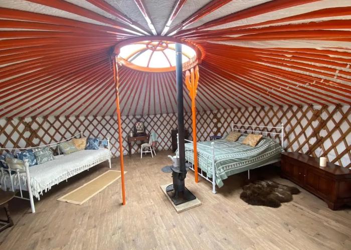 Beautiful Rural Yurt With Wood Fired hot tub