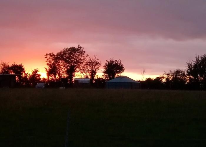 Beautiful Rural Yurt With Wood Fired hot tub