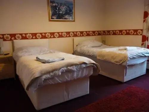 Aberdeen Arms Hotel Tarland