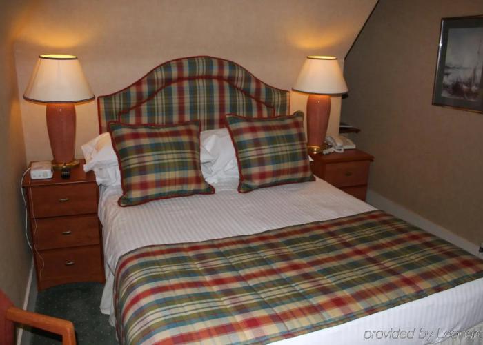 Loch Kinord Hotel