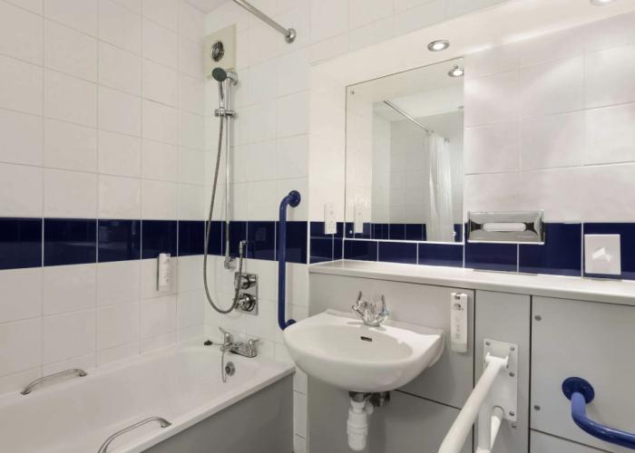 Days Inn by Wyndham Abington M74