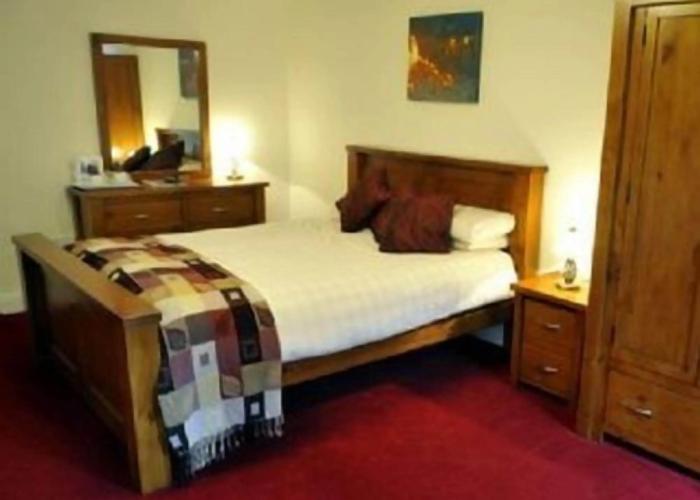The Elphinstone Hotel