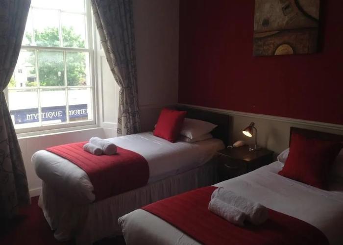 Aberdour Hotel & Stables Rooms