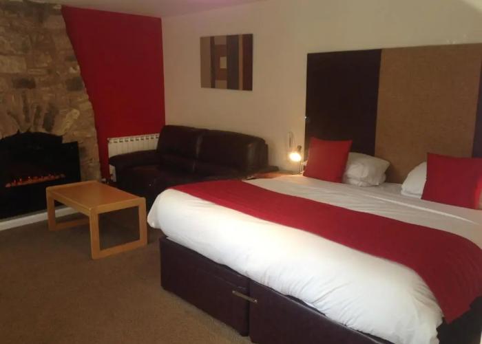 Aberdour Hotel & Stables Rooms