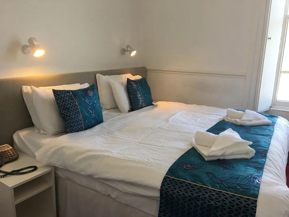 фото Comrie Hotel