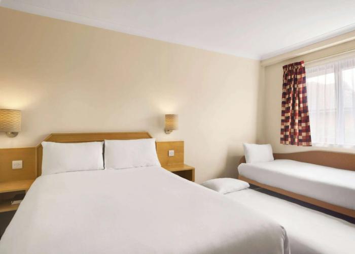 Days Inn by Wyndham Hamilton