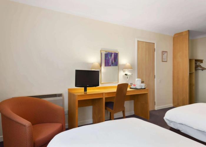 Days Inn by Wyndham Hamilton
