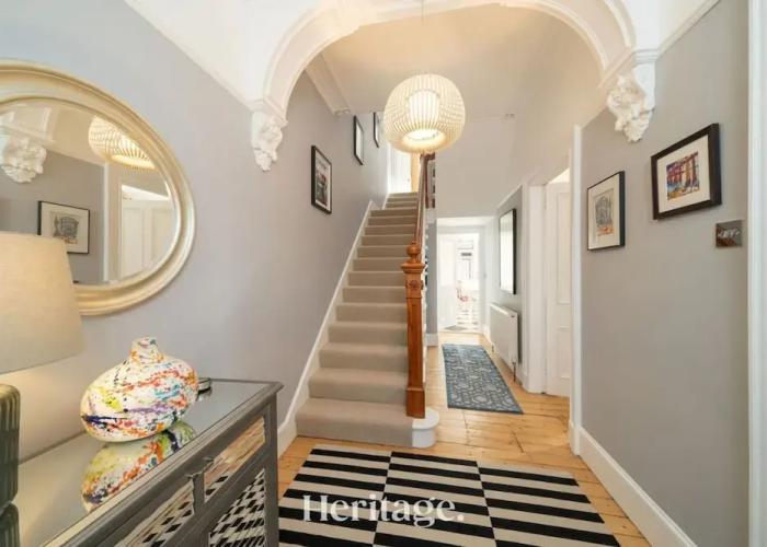 Sunnybrae House Seaside Family-friendly Getaway in Stonehaven With Hot Tub