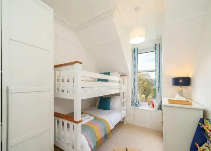 Sunnybrae House Seaside Family-friendly Getaway in Stonehaven With Hot Tub