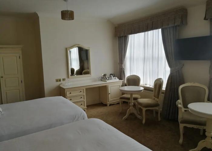Feathers Hotel, Bar and Restaurant