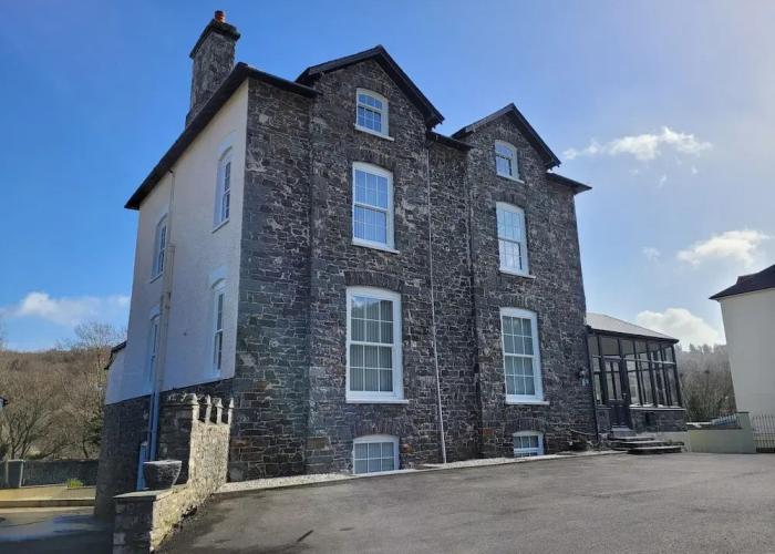 Llys Aeron Guest House