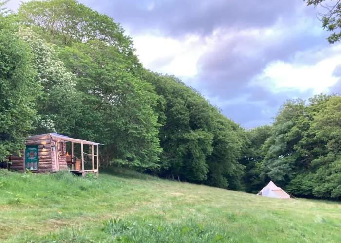 Wood Cabin & 4 Large Bell Tents - Hapus Hideaway