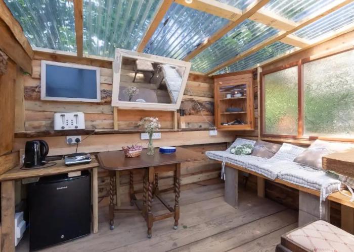 Wood Cabin & 4 Large Bell Tents - Hapus Hideaway