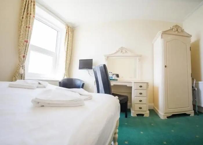 Queensbridge Hotel