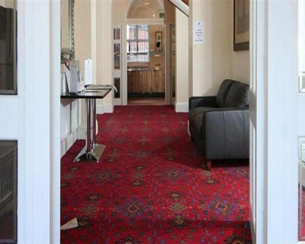 The Knighton Apartment by Paymán Club