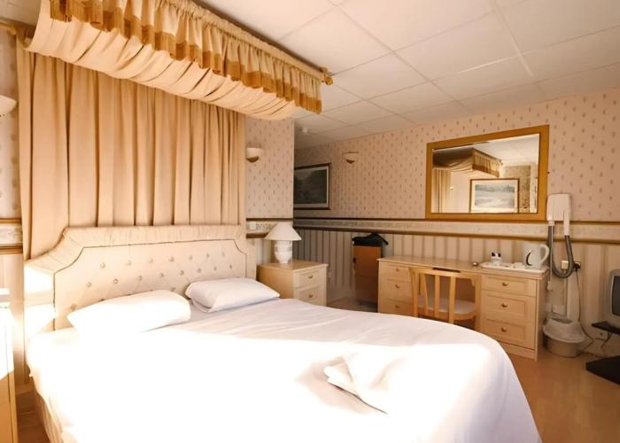 Castle Hotel