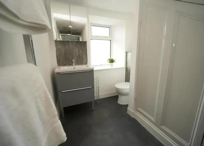 Immaculate 1-bed Apartment in Merthyr Tydfil