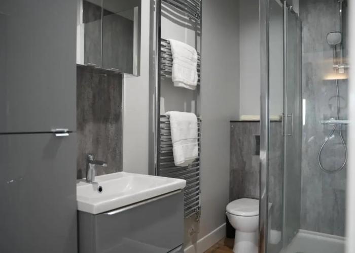 Gorgeous, Comfortable Apartment on the High Street