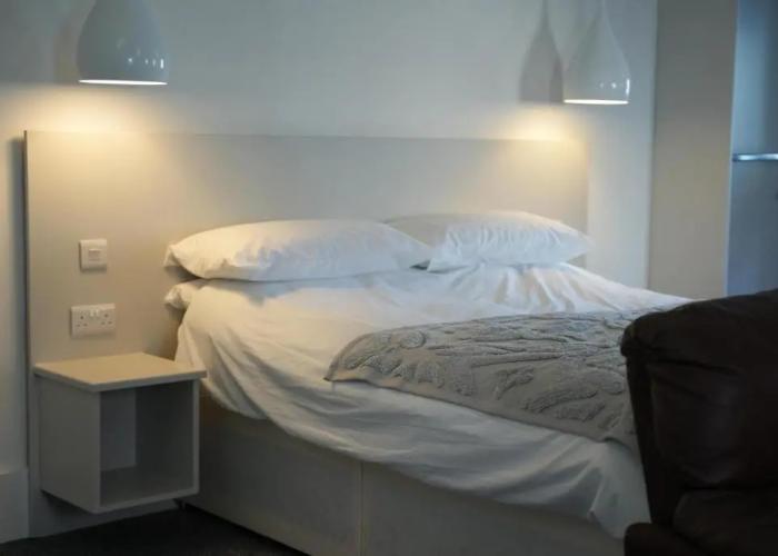 Gorgeous, Comfortable Apartment on the High Street