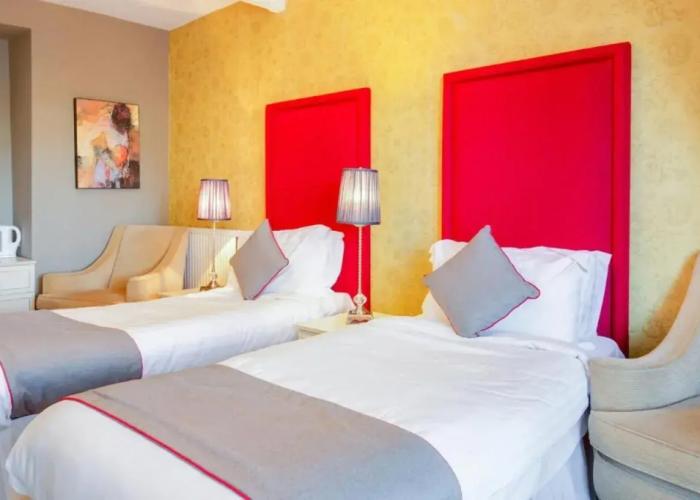 OYO Lamphey Hall Hotel