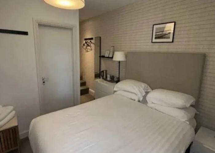 OYO Lamphey Hall Hotel