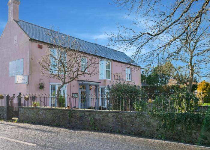 OYO Lamphey Hall Hotel