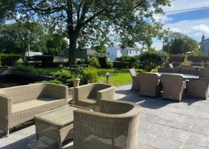 OYO Lamphey Hall Hotel