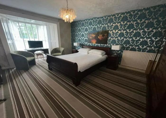 OYO Lamphey Hall Hotel