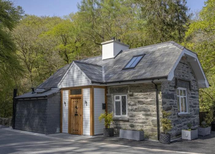 Aberdunant Hall