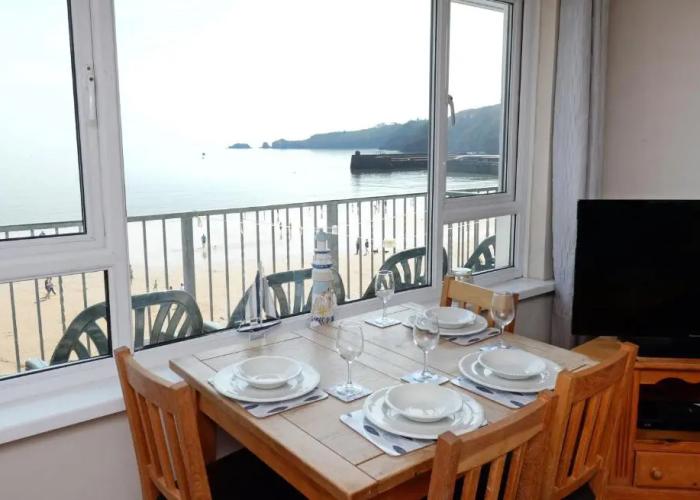 Sea Urchins Apartment - Sea Front Apartment With Views Pet Friendly