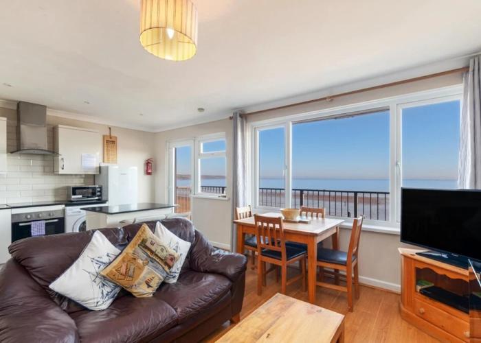 Sea Urchins Apartment - Sea Front Apartment With Views Pet Friendly