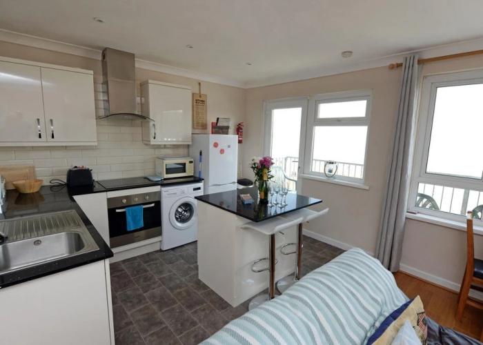 Sea Urchins Apartment - Sea Front Apartment With Views Pet Friendly