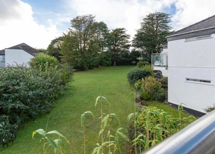 25 Coedrath Park - Sea Views From Balcony Short Walk to Beach Parking