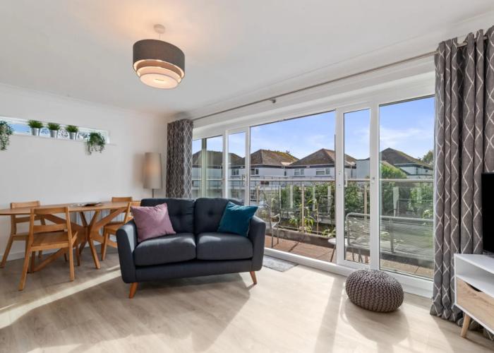 25 Coedrath Park - Sea Views From Balcony Short Walk to Beach Parking