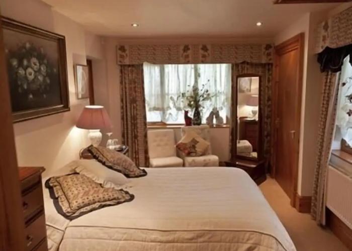 Little Red Rooster Rest and Spa
