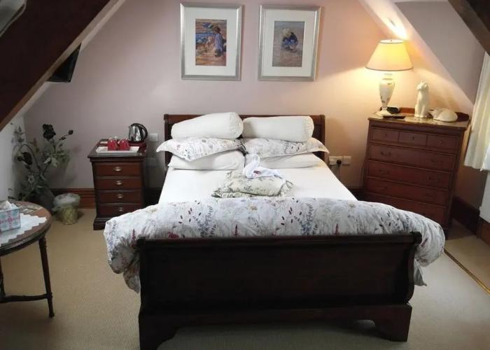 Little Red Rooster Rest and Spa