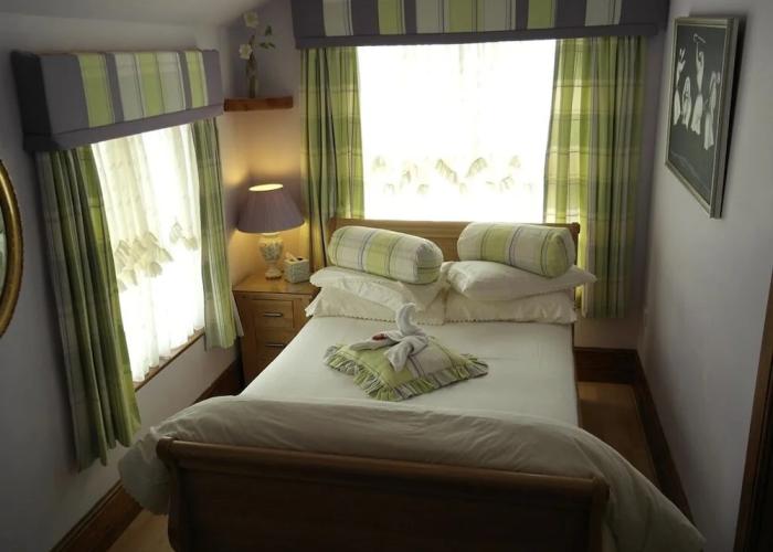 Little Red Rooster Rest and Spa
