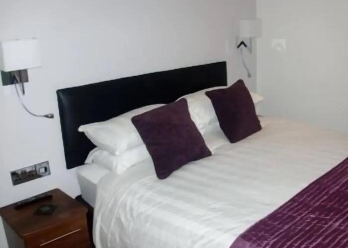 Farnham Hotel