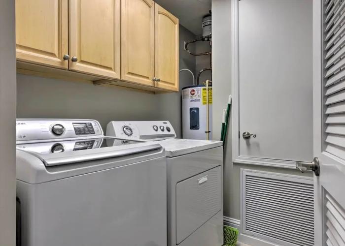 Sunny First-floor Condo w/ Ocean-view Balcony!