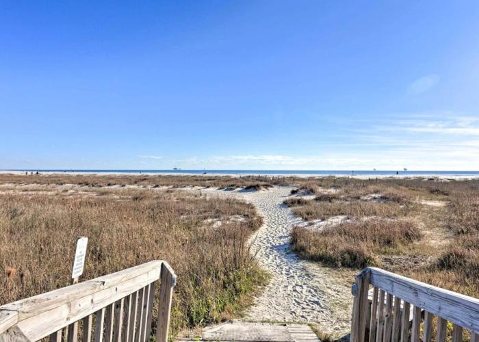 Sunny First-floor Condo w/ Ocean-view Balcony!