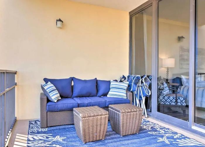 Sunny First-floor Condo w/ Ocean-view Balcony!