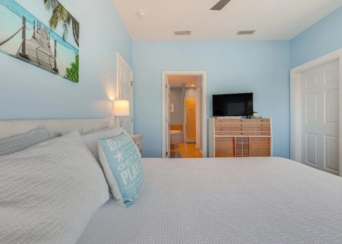 Water View Dauphin Island Condo w/ Boat Slips