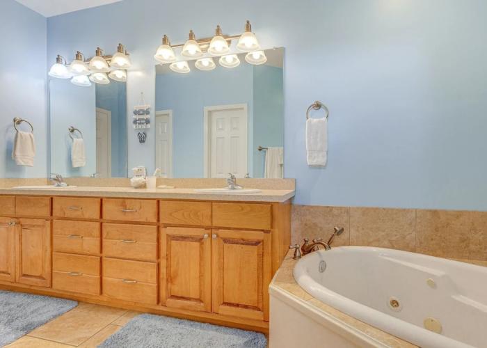 Water View Dauphin Island Condo w/ Boat Slips