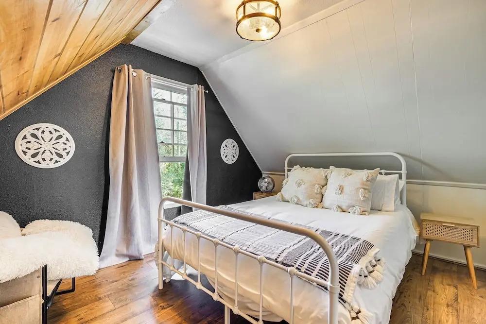 Hike, Ski & Fish: Charming Cabin in Twain Harte!