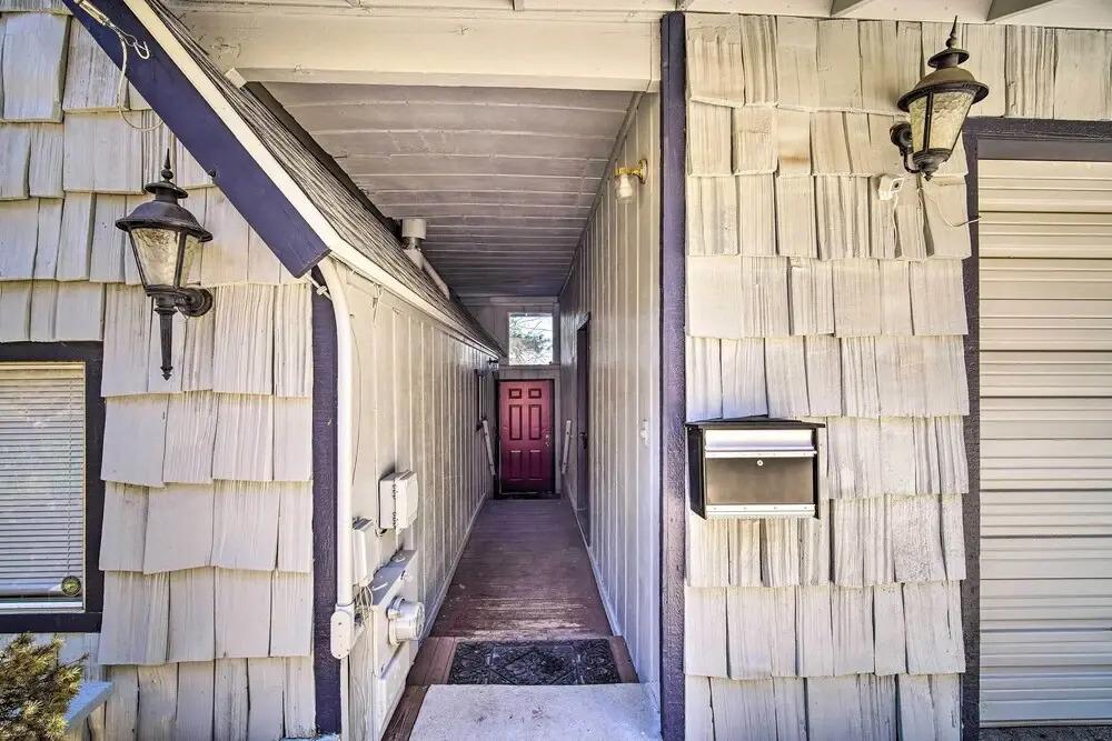 Running Springs Cabin w/ Large Deck + View!