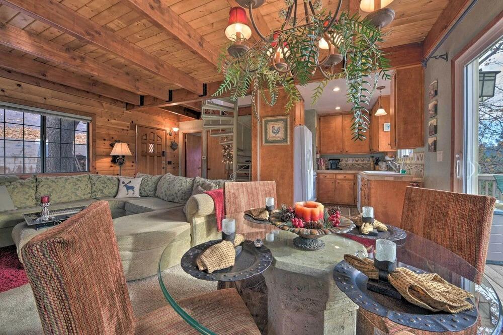 Mountainside Cabin w/ Deck - 16 Miles to Skiing!